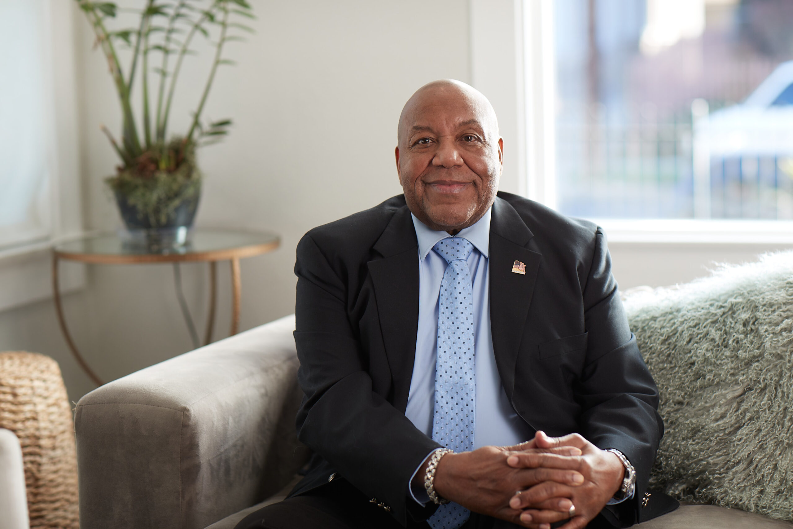 A Medicare Advantage–enrolled senior posing for the camera while sharing his story